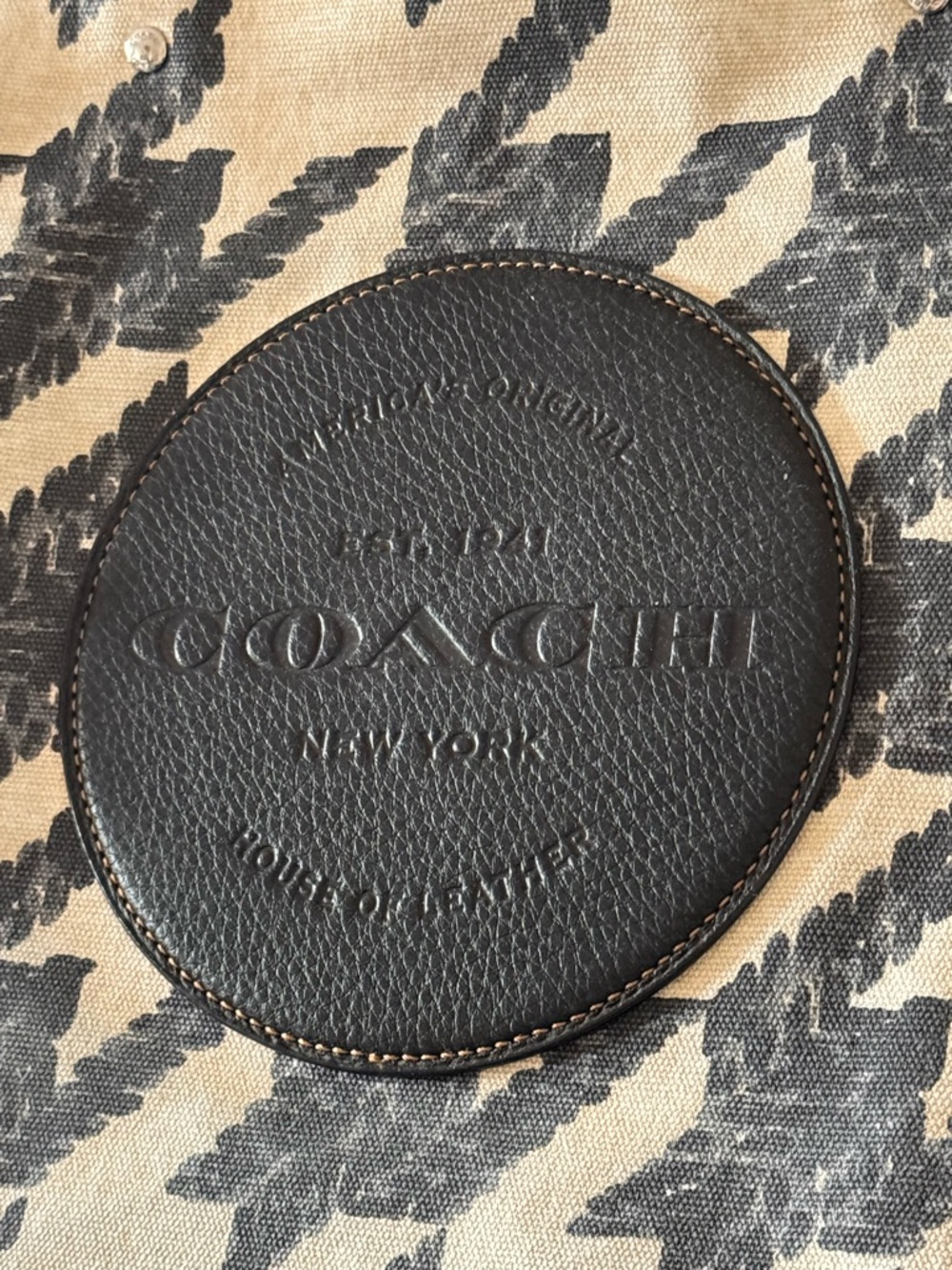 Coach CJ624 Dempsey Tote 40 With Houndstooth Print And Patch in Cream/Black - Picture 2 of 16